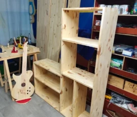 Étagère modulable en pin massif fabriquée à La Réunion