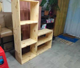 Bibliothèque modulable en pin massif réalisée artisanalement