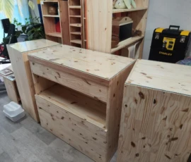 Meuble de rangement en pin massif avec espace vitré