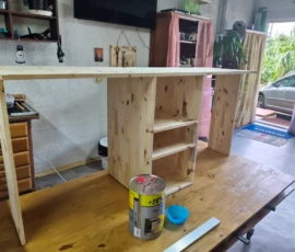 Meuble TV sur mesure fabriqué en pin massif à La Réunion