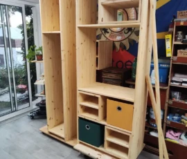 Bibliothèque modulable en pin massif fabriquée artisanalement à La Réunion