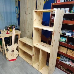 Étagère modulable en pin massif fabriquée à La Réunion