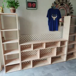 Grand meuble de salon en pin massif avec nombreux rangements