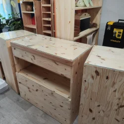 Meuble de rangement en pin massif avec espace vitré